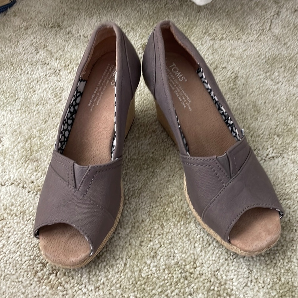 TOMS wedges brown peep toe canvas